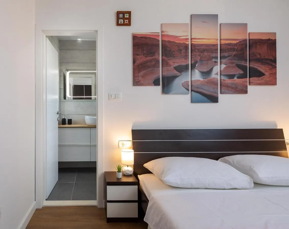 Metily Apartment Split