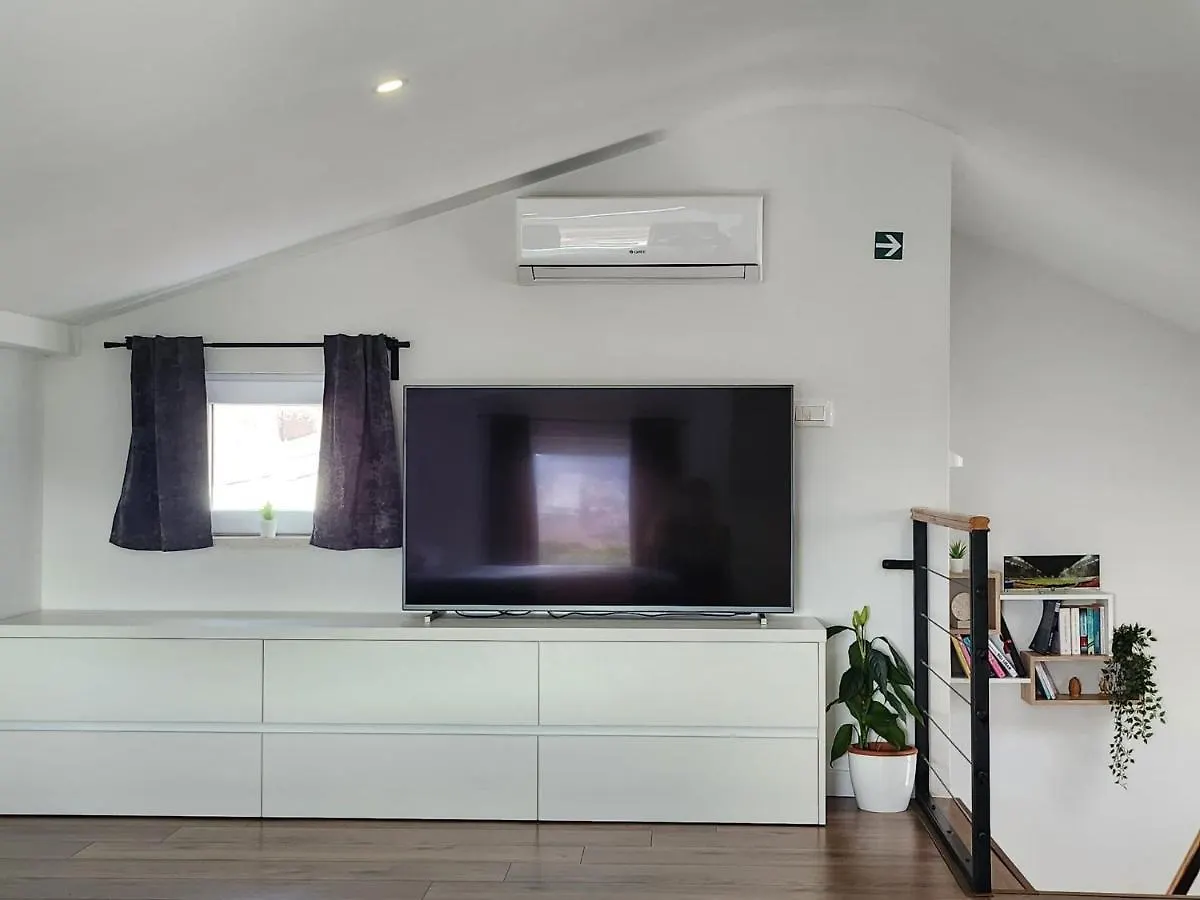 Metily Apartment Split